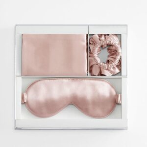 DAISYSILK silk travel set with pillowcase, eye mask and scrunchies in a gift box